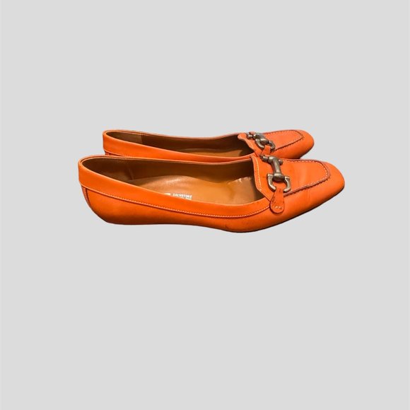 Ferragamo size 7.5 orange pumps